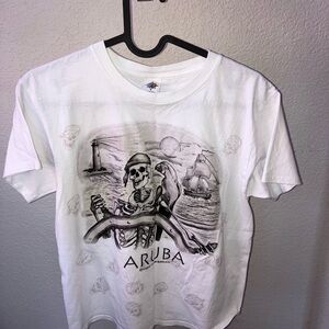 Boys size L Youth pirates in skull white t shirt sunlight changing t shirt